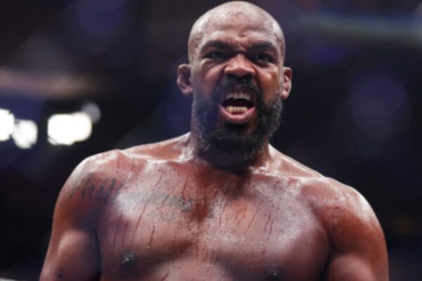 Jon Jones se aposenta do UFC; Aspinall é o novo campeão dos pesados